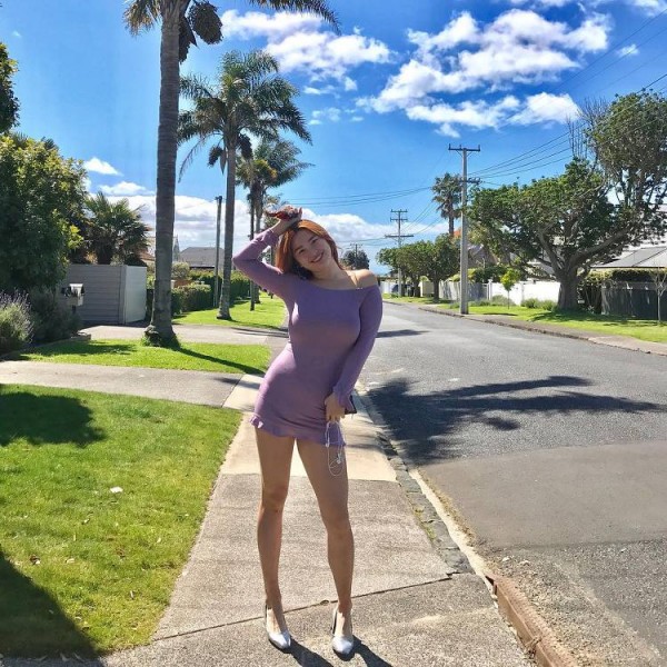 연보라가 잘 어울리는 여자