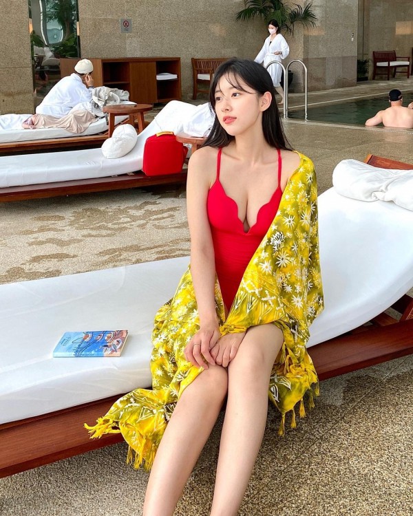 모델 이소현 모노키니