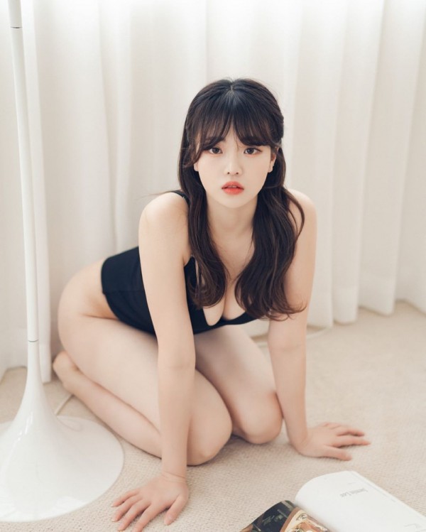 오묘하게 이쁜 모델눈나