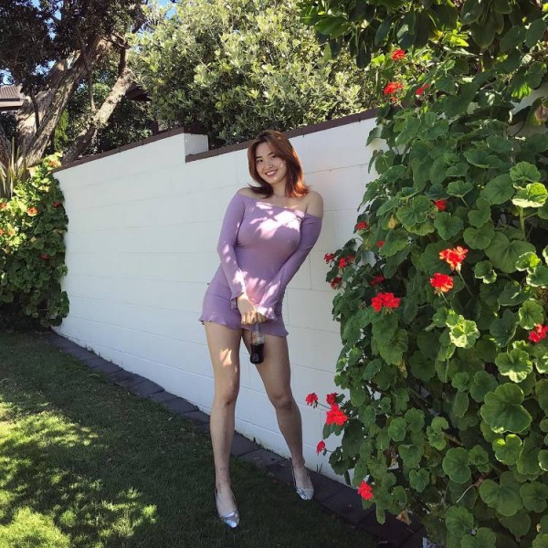 연보라가 잘 어울리는 여자