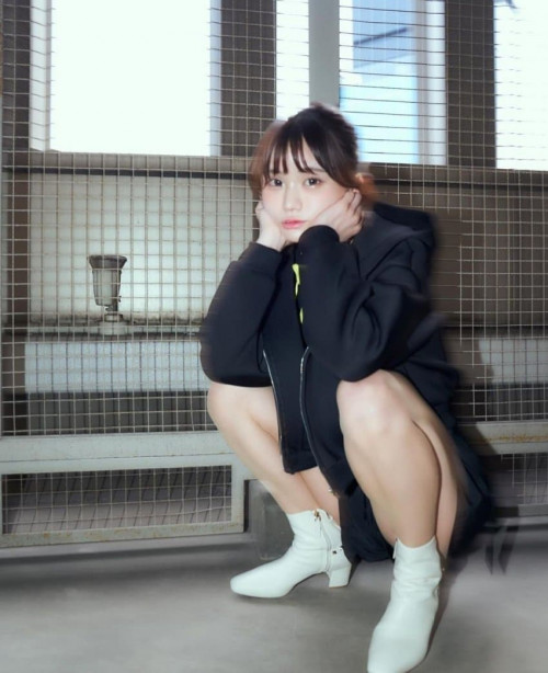 다리 좀 벌려봤네