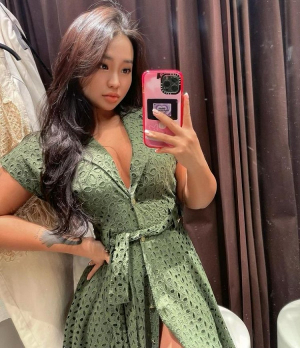 꼴릿주의   모델 혜은 육덕 몸매 흰 레이스 브라 팬티