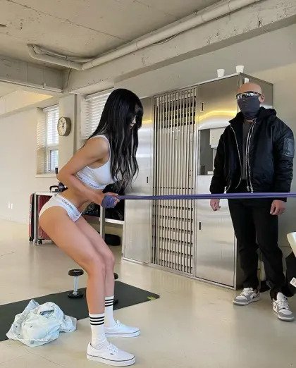 5195e17e6dd01f.webp.ren.jpg ㅇㅎ)쵸단 바디프로필 짤들