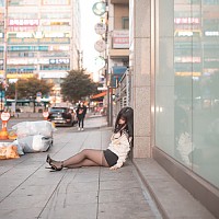 술취녀 차에 태웠떠니